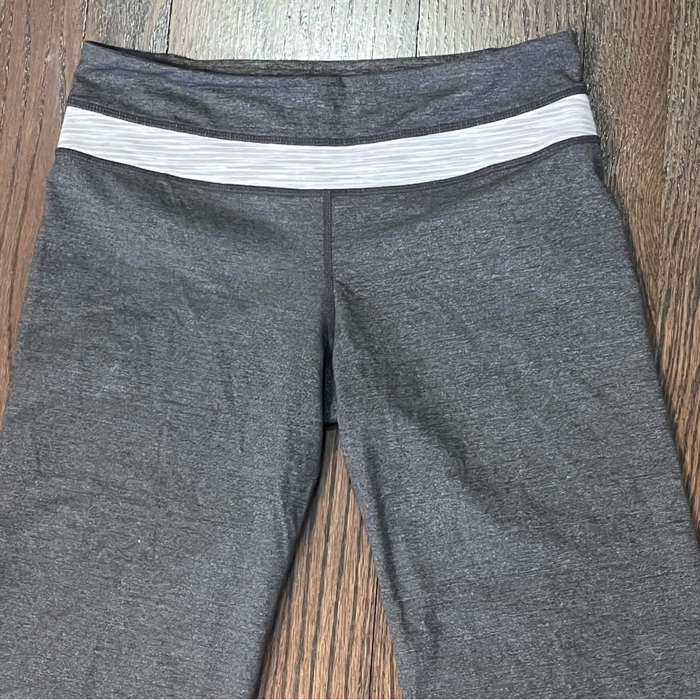 Lululemon | Gray Flare leggings Midrise women’s size 6 29” inseam yoga EUC - Picture 2 of 11